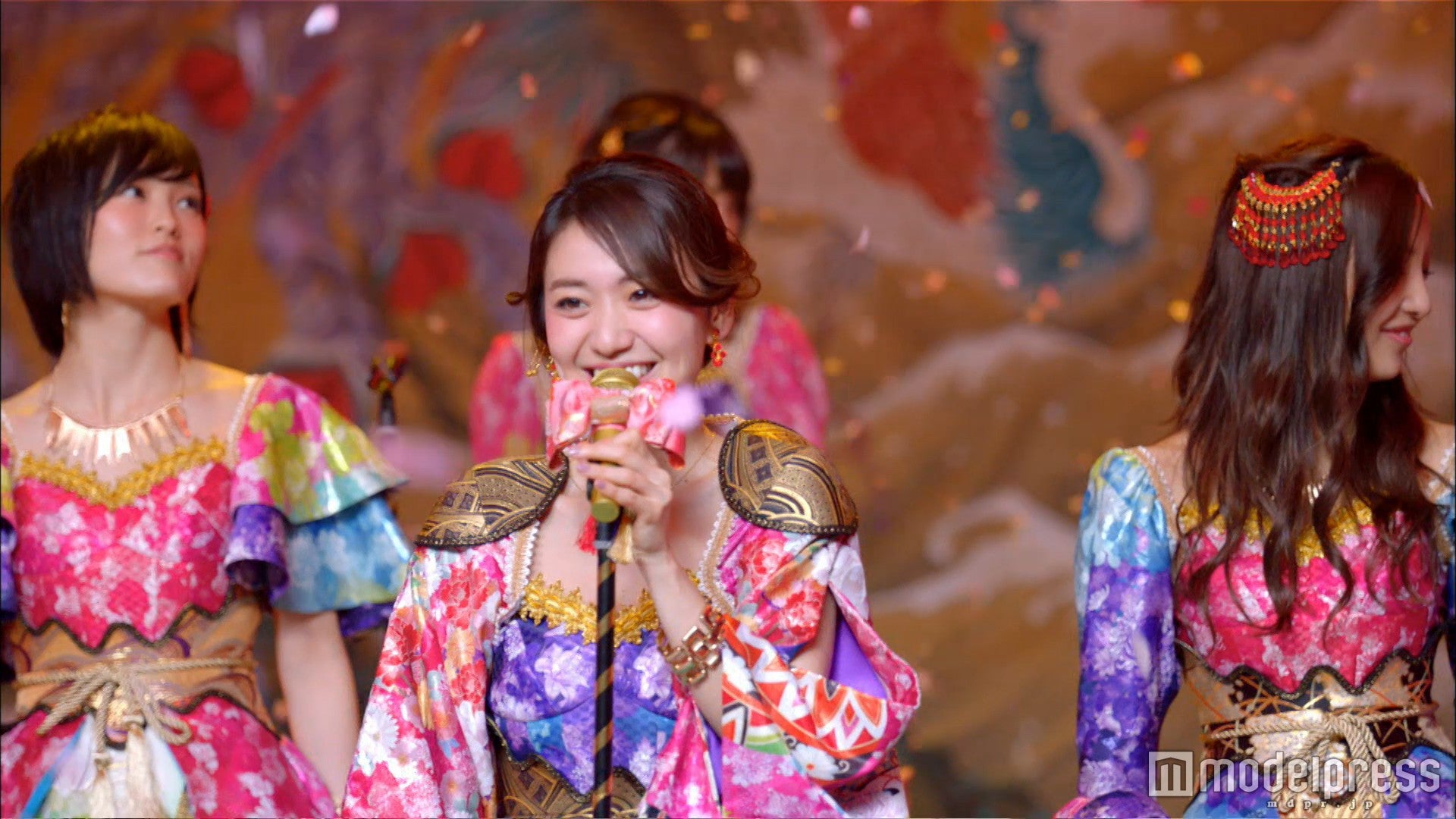 AKB48「君はメロディー」MVより（C）AKS／キングレコード