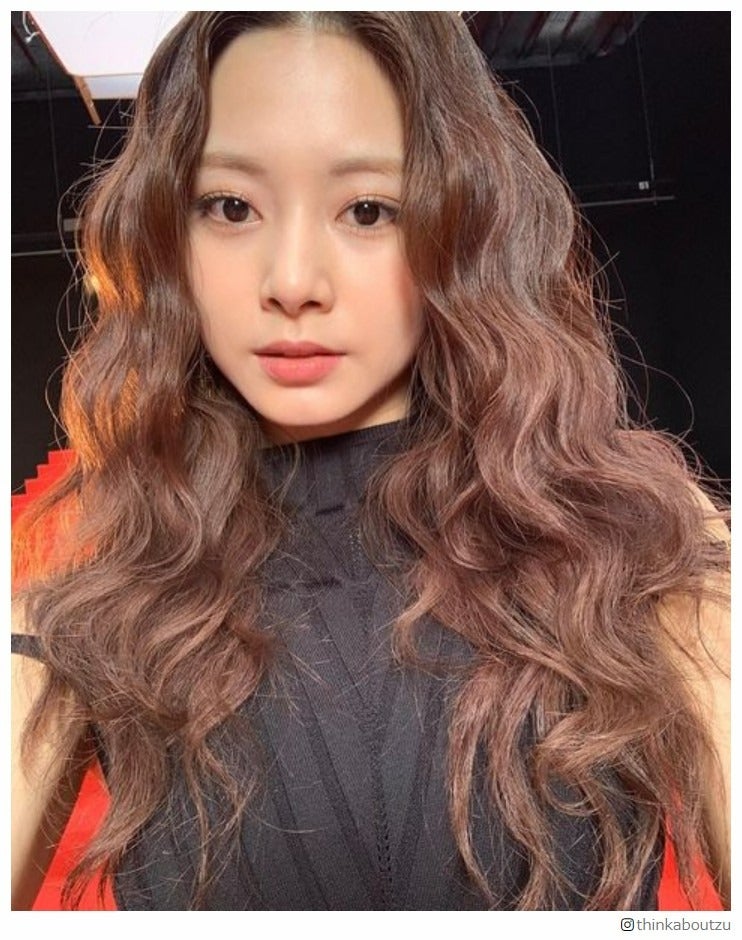TWICEツウィ、ウェービーヘアに反響「新鮮で可愛い」「美しすぎる」フォロワー700万人突破にも祝福の声