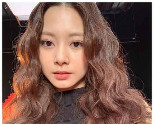 TWICEツウィ、ウェービーヘアに反響「新鮮で可愛い」「美しすぎる」フォロワー700万人突破にも祝福の声
