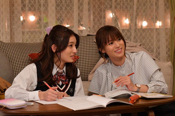 吉川愛、深田恭子/「初めて恋をした日に読む話」第9話より(C)TBS