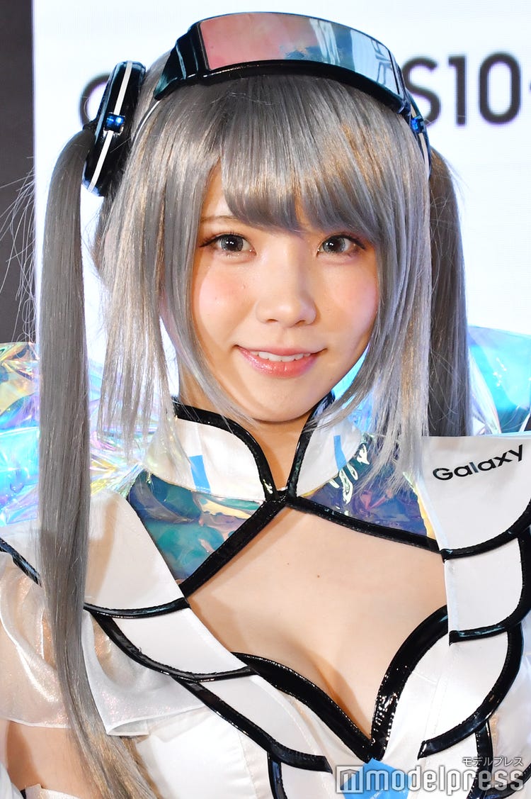 コスプレーヤー　チラ画像 画像1/5) “日本一のコスプレイヤー”えなこ、太ももチラ見せ部屋着姿に「天使すぎる」「彼女感すごい」と絶賛の声 - モデルプレス