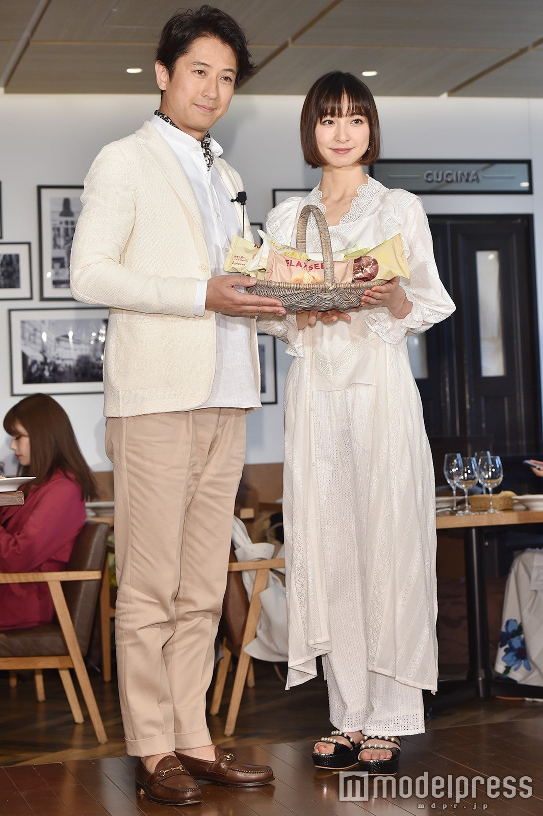 谷原章介、篠田麻里子 （C）モデルプレス