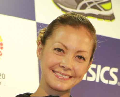 土屋アンナ、ヘルシー美脚披露 “自然体な自分”でいるための秘訣とは?