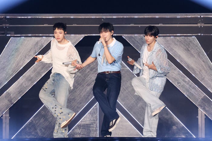 HOSHI、SEUNGKWAN、DK/SEVENTEEN(P)&(C)PLEDIS Entertainment