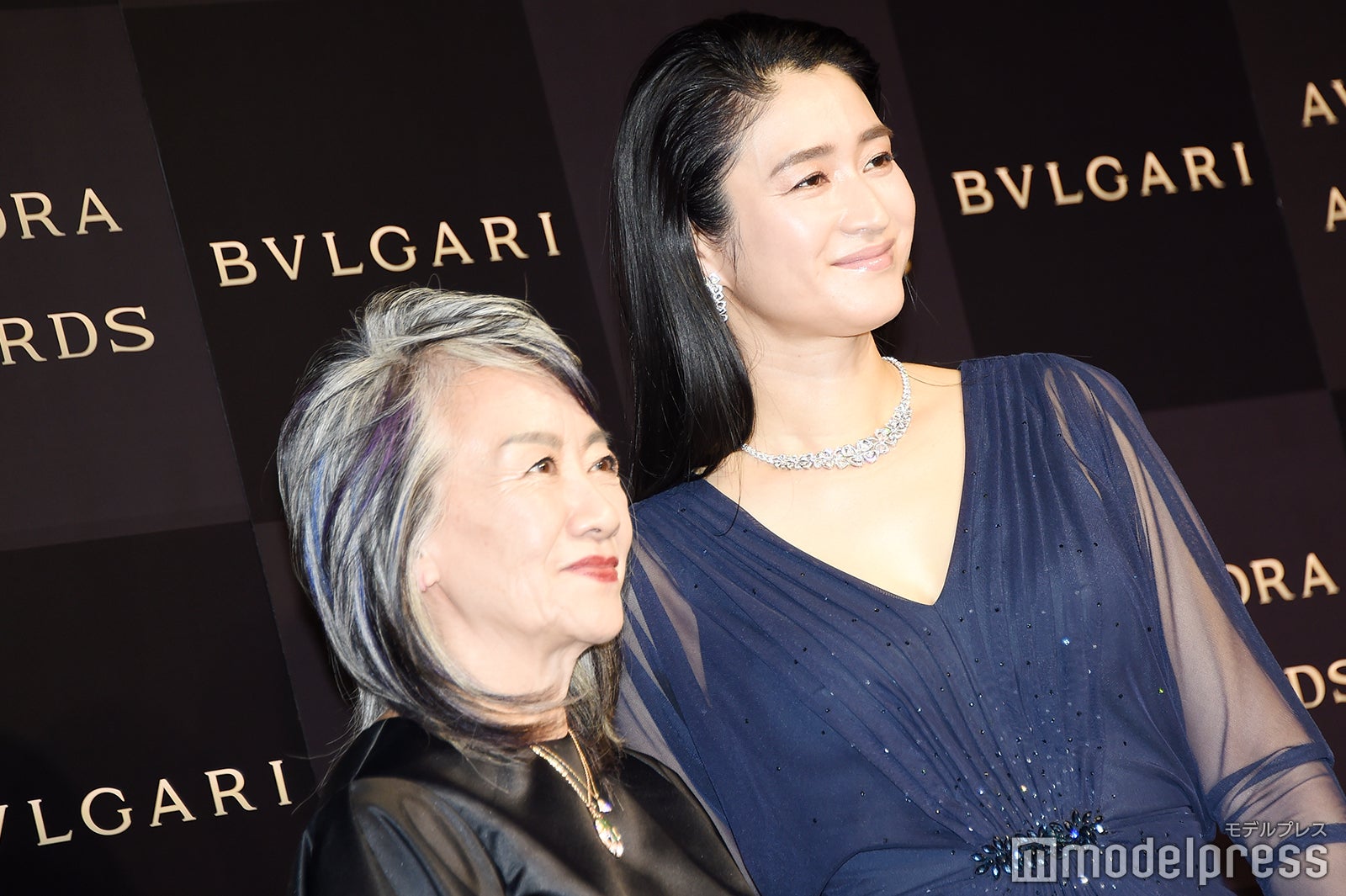 （右）小雪（C）モデルプレス