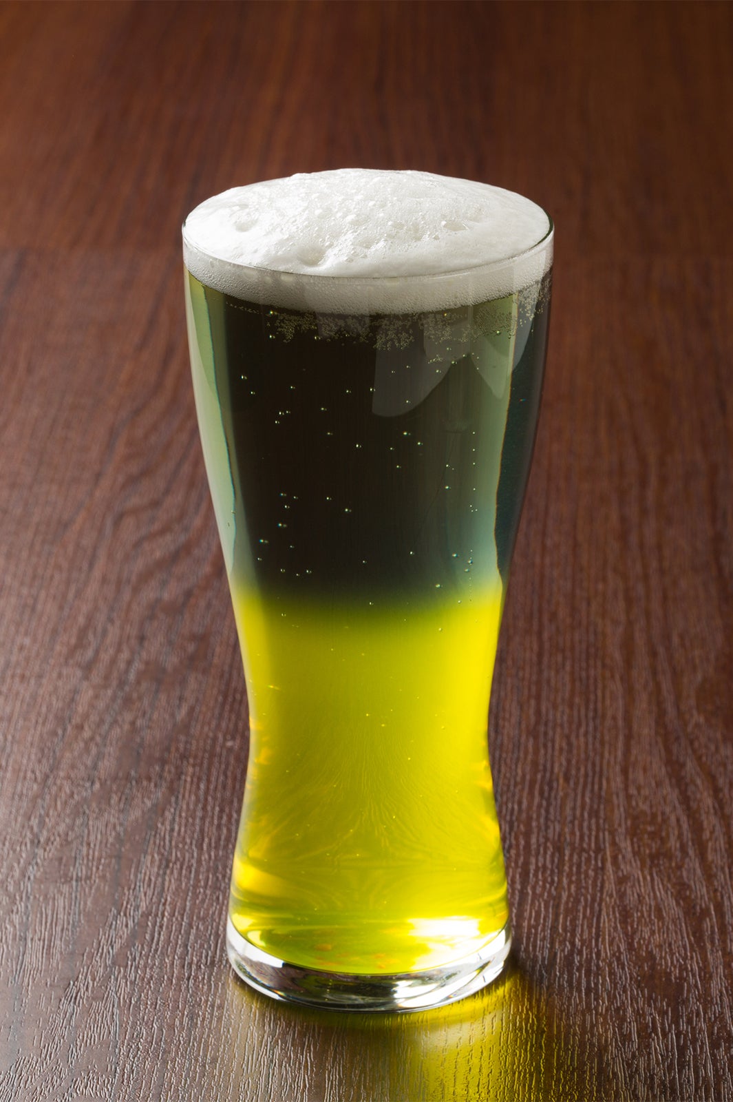 カラフルビール青／画像提供：GINZA RAKUGAKI Cafe＆Bar by Pentel