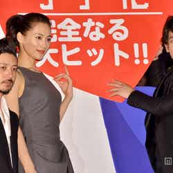 左から:オダギリジョー、綾瀬はるか、佐藤健