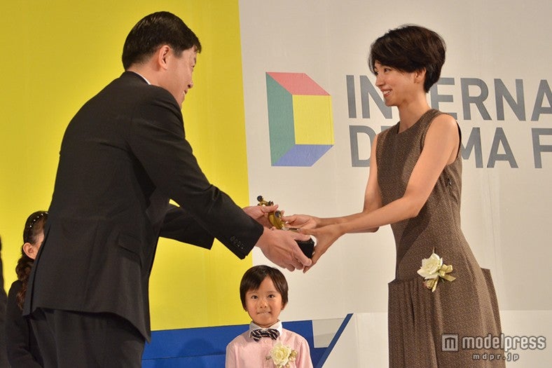 授賞式の様子／満島ひかり