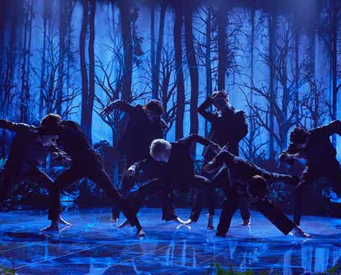 BTS、新曲「Black Swan」米で世界初披露 “素足で”芸術的パフォーマンス