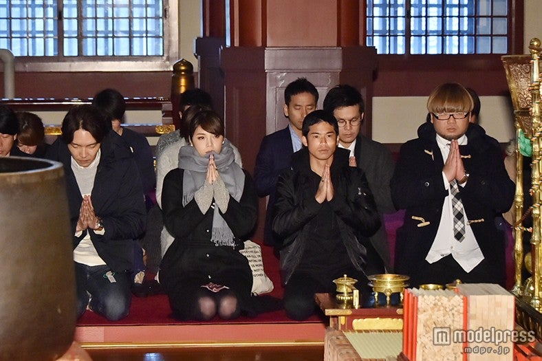 島袋聖南、菅谷哲也