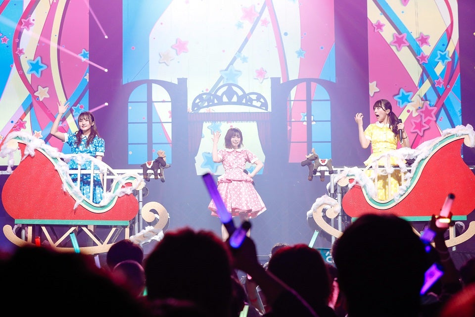 高瀬愛奈、東村芽依、井口眞緒／「けやき坂46 ひらがなくりすます2018」（カメラマン：上山陽介）