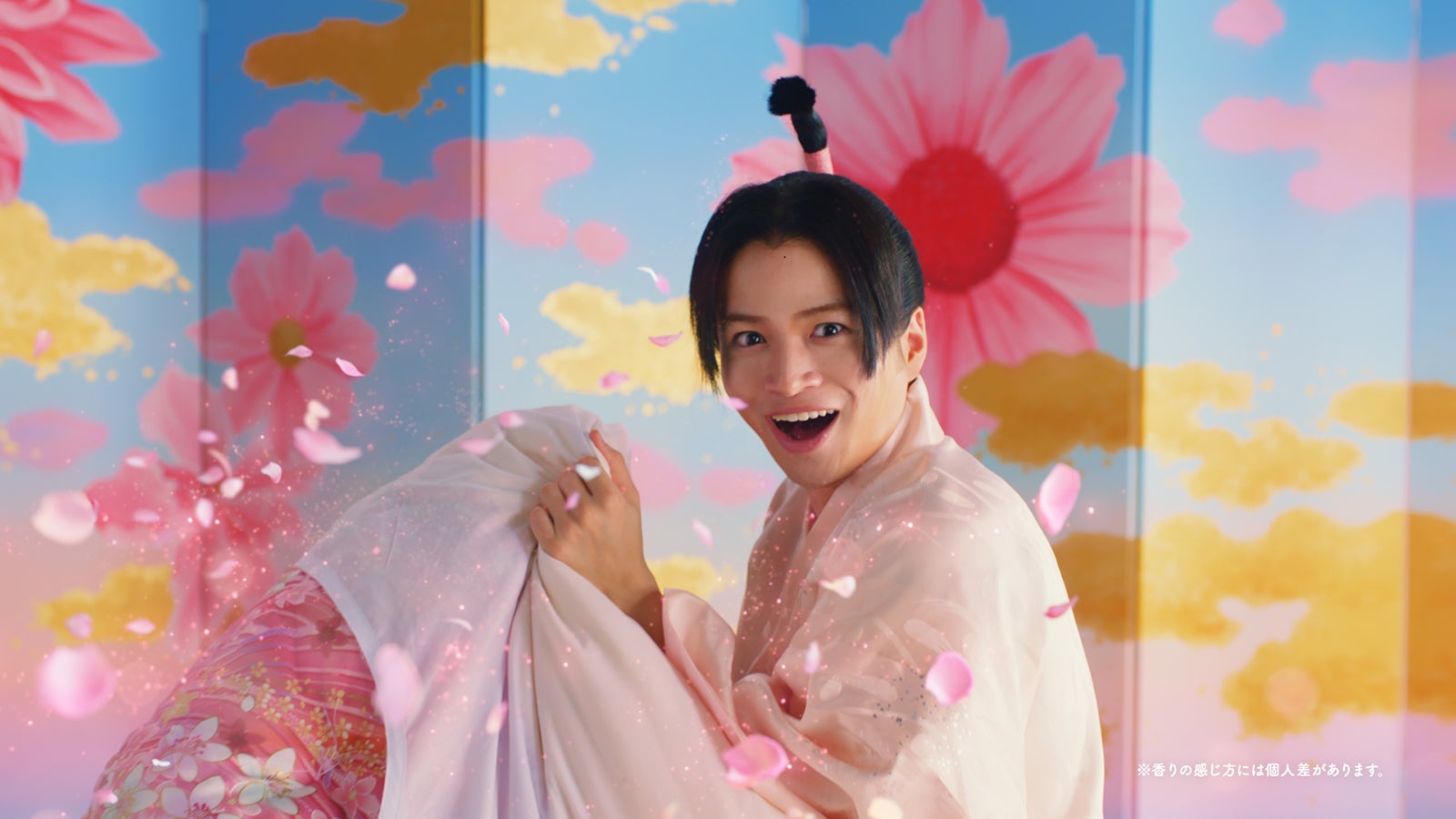 菊池風磨、大量のバラに囲まれるも存在感放つ「さすがSexy Zone！」とスタッフ驚く