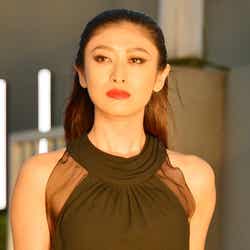 「a-nation&GirlsAward lsland collection」に登場した山田優