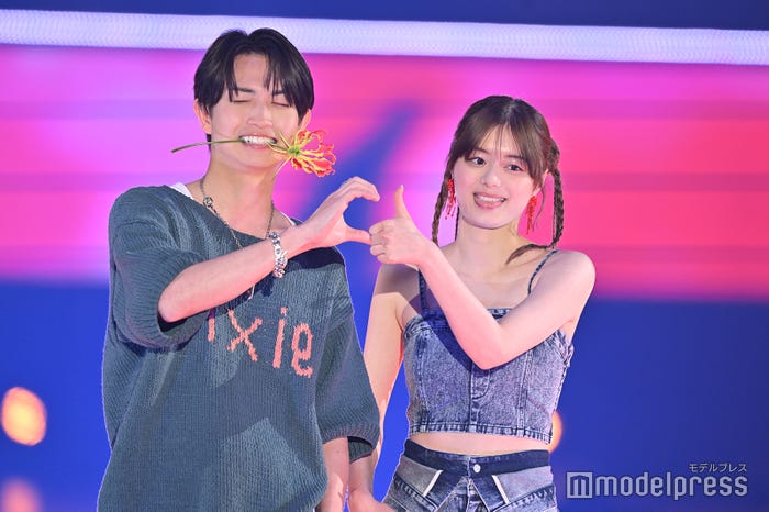 綱啓永、紺野彩夏(C)モデルプレス