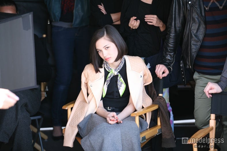 水原希子、安藤政信／資生堂「TSUBAKI」ヘッドスパ新CMメイキングショット