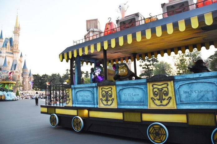 “マレフィセント”の手下“グーン”も1台目のフロートにいました