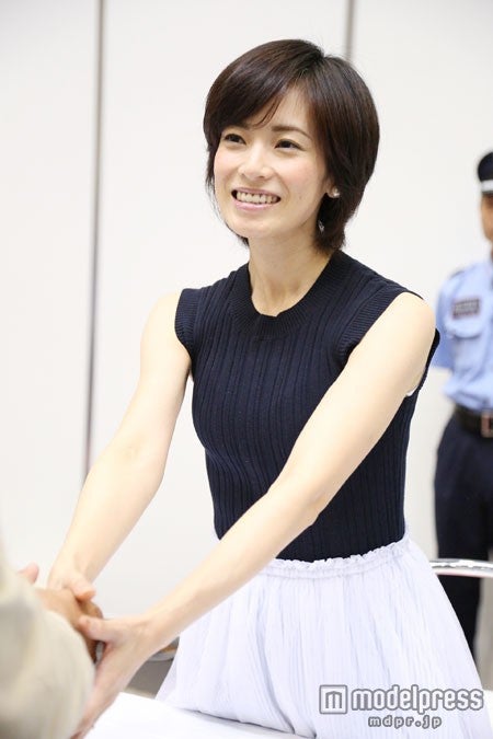 大人AKB48の塚本まり子（C）AKS