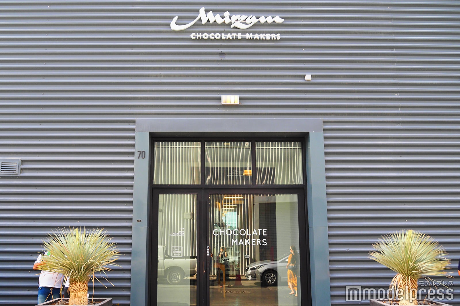 もともと工場の跡地だった場所のため、Mizramの外観も工場の面影が残る（C）モデルプレス