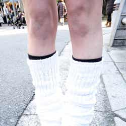 ルーズソックスと紺ソをレイヤードする「ニーレイ」