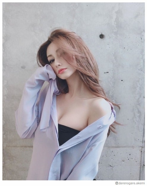 ダレノガレ明美、ふっくら谷間あらわなSEXYショットに「綺麗」「エロい」と絶賛の声