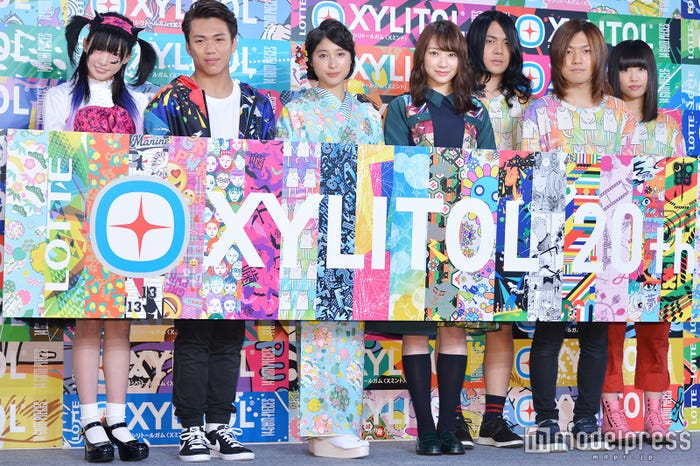 (左から)椎名ひかり、ISSEI、土屋太鳳、佐藤詩織、ヤバイTシャツ屋さん (C)モデルプレス