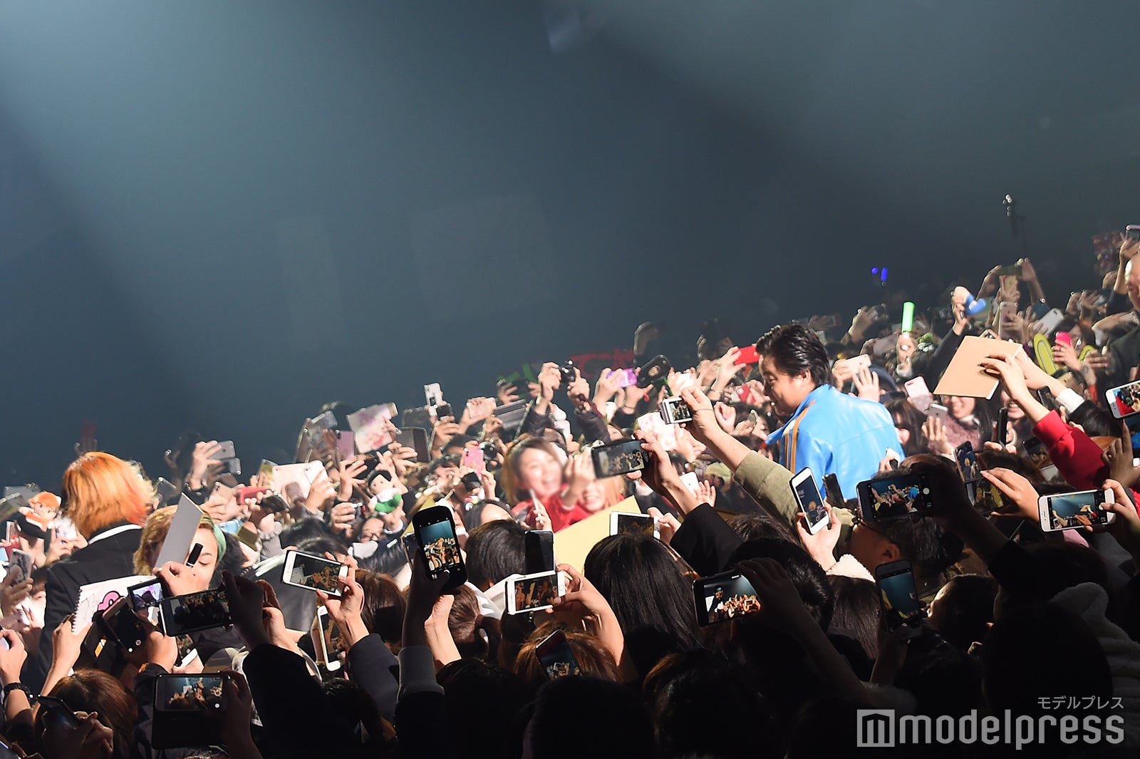 レッドカーペットの模様 （C）モデルプレス