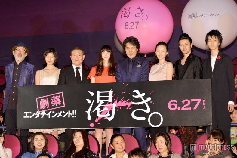 映画「渇き。」完成披露試写会の様子（左から）中島哲也監督、橋本愛、國村隼、小松菜奈、役所広司、中谷美紀、オダギリジョー、清水尋也