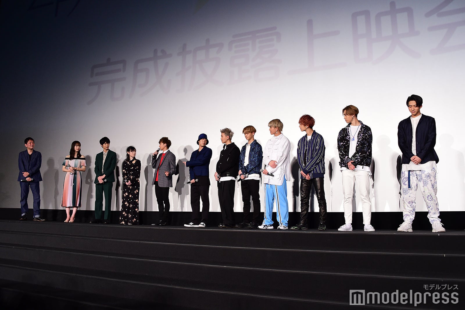 （左から）大谷健太郎監督、井桁弘恵、鈴木仁、福原遥、FANTASTICS from EXILE TRIBE （C）モデルプレス