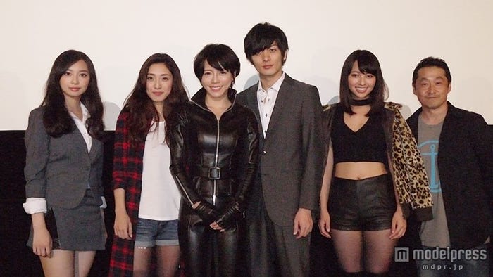 映画『KIRI -「職業・殺し屋。」外伝-』(6月20日公開)初日舞台あいさつの様子/左から:小宮有紗、文音、釈由美子、久保田悠来、水崎綾女、坂本浩一監督