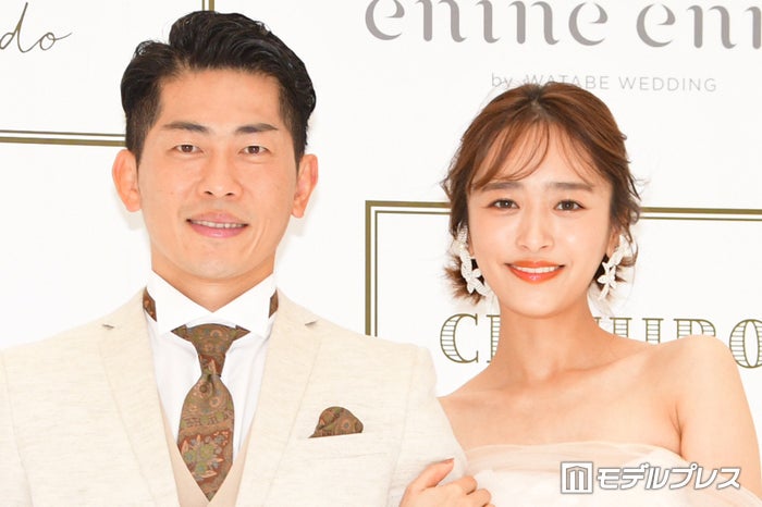 近藤千尋＆ジャンポケ太田夫妻、結婚9年記念日を家族5人で祝福 集合ショットに「素敵すぎる」「永遠の憧れ」の声
