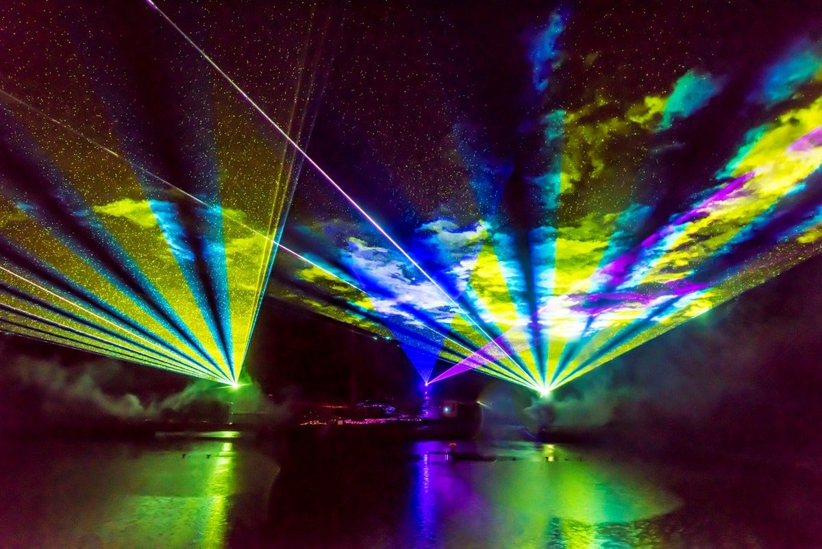 「光と音のスーパーオーロラショー」／画像提供：アパホテルズ＆リゾーツ