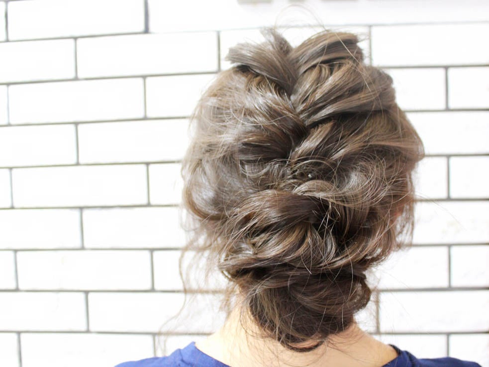 パーティーヘアアレンジ たった5分でできる表編み込みがルーズな
