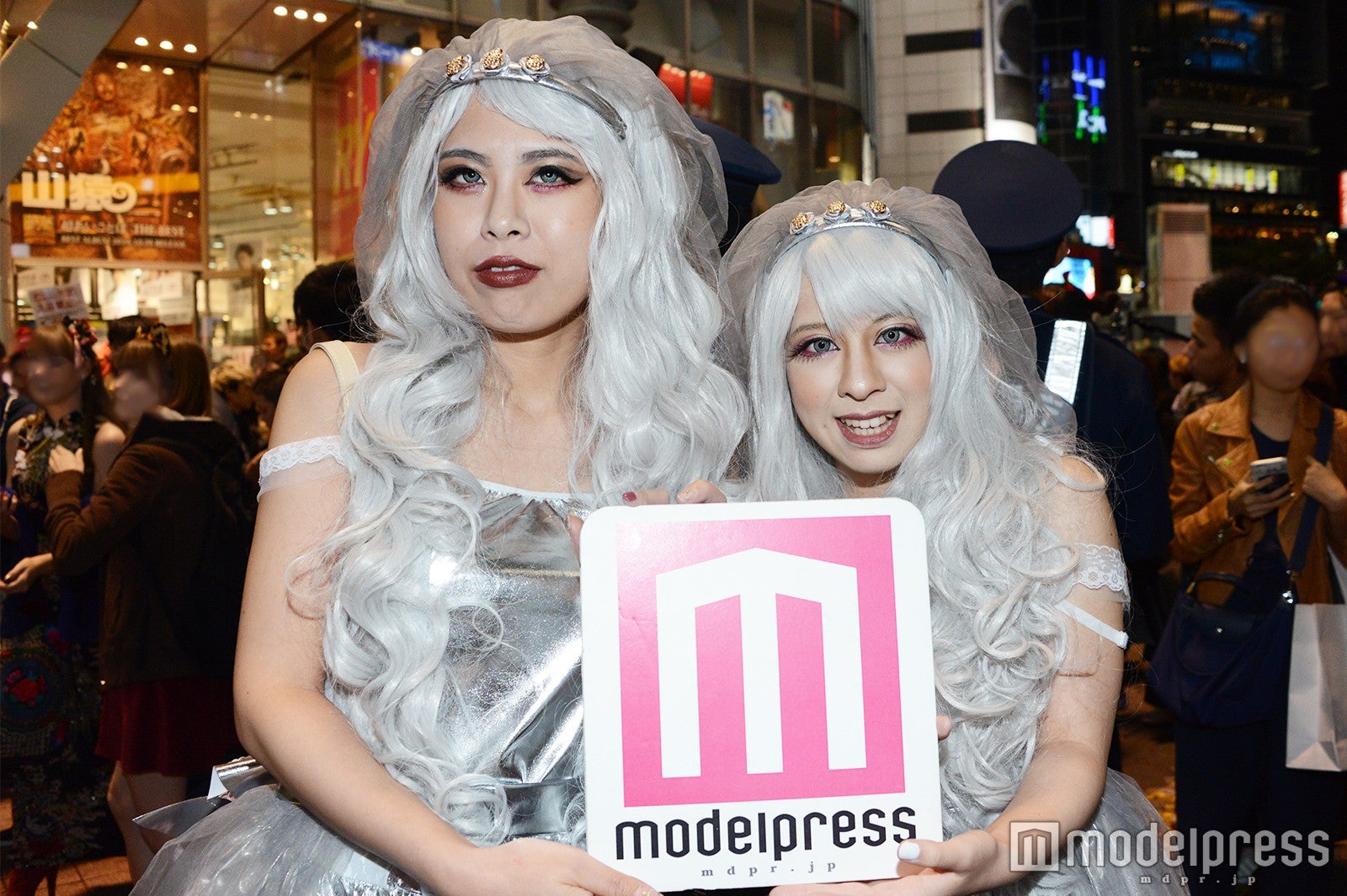 渋谷でのスナップ （C）モデルプレス