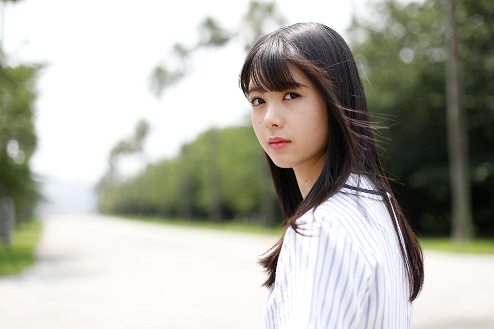 「夏のFree&Easy」（2014年7月発売の9thシングル）の衣装を着た筒井あやめ（提供写真）