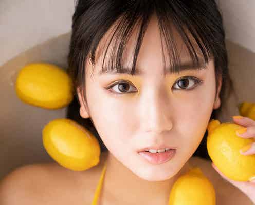 沢口愛華、滴る美バスト披露 レモンに囲まれSEXYに