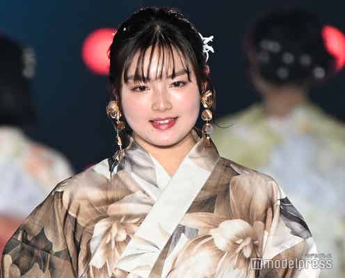箭内夢菜、シックな浴衣姿披露 大ぶりアクセサリーが大人な雰囲気【関西コレクション 2024 S/S】