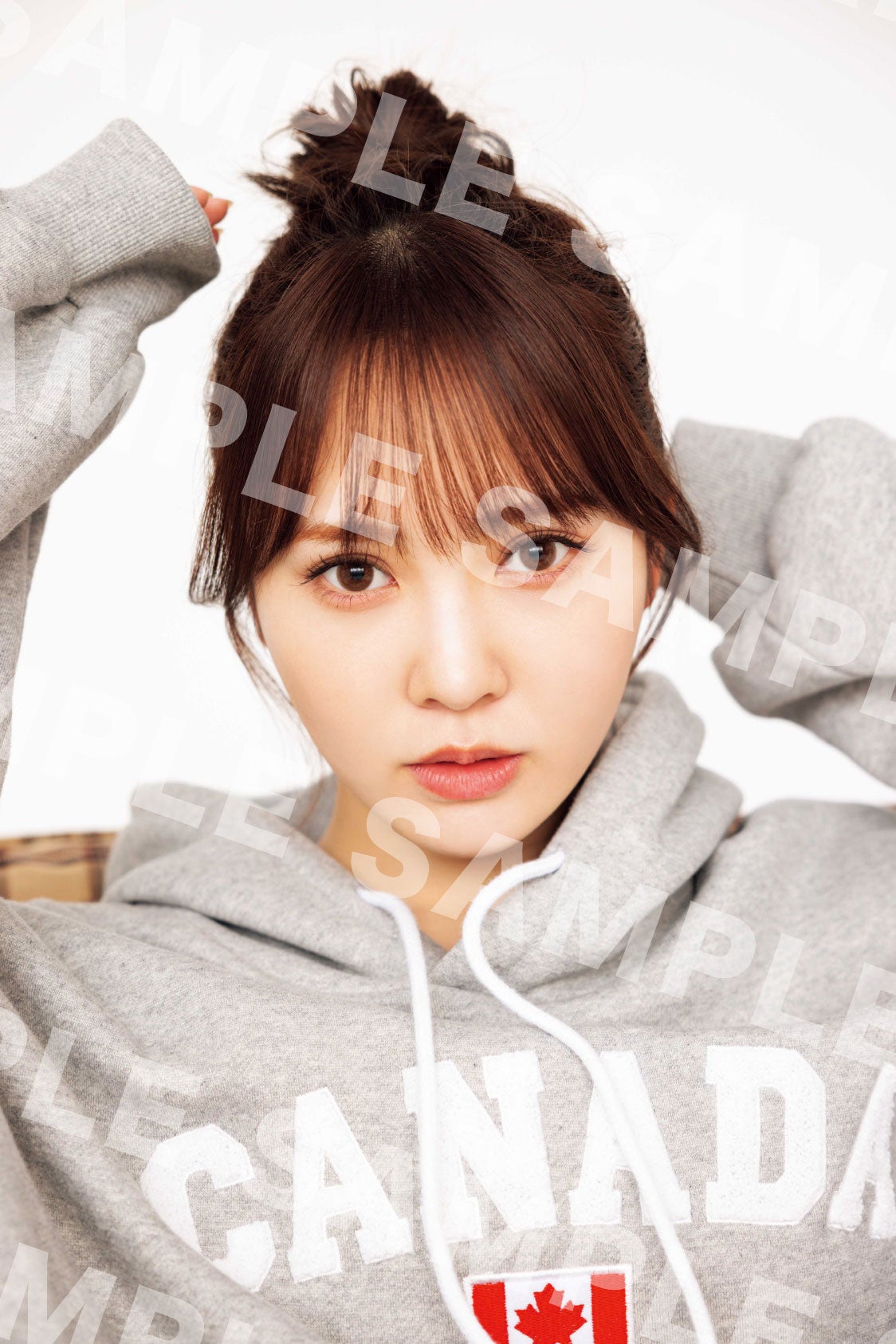 未来屋書店特典 両面フォトカード／加藤史帆／Photo：Ryuji Sue（C）KOBUNSHA