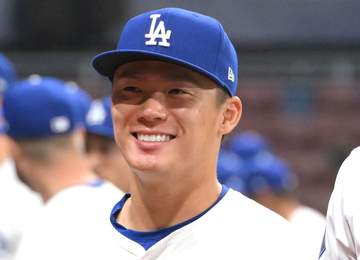 山本由伸 スネルが「私の兄弟」ニコニコ2ショにファン反響「由伸大好き！が全身から溢れて」「本当に最高」「安定のツーショット」
