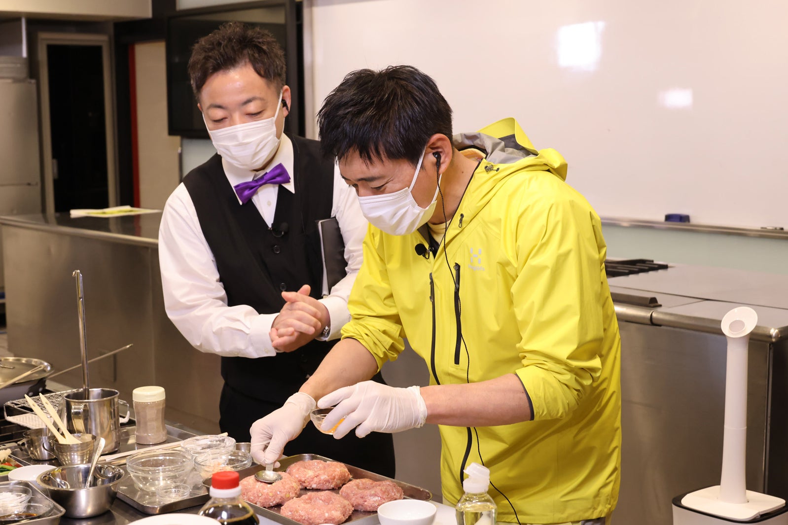 コースケ、博多華丸（C）カンテレ