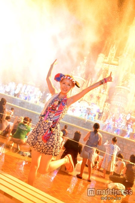 クライマックスでは水と炎が乱舞/モデル:河西里音