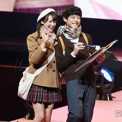 モデルプレス - “塩顔男子”坂口健太郎×モデル・藤井サチ、制服姿で爽やか2ショット