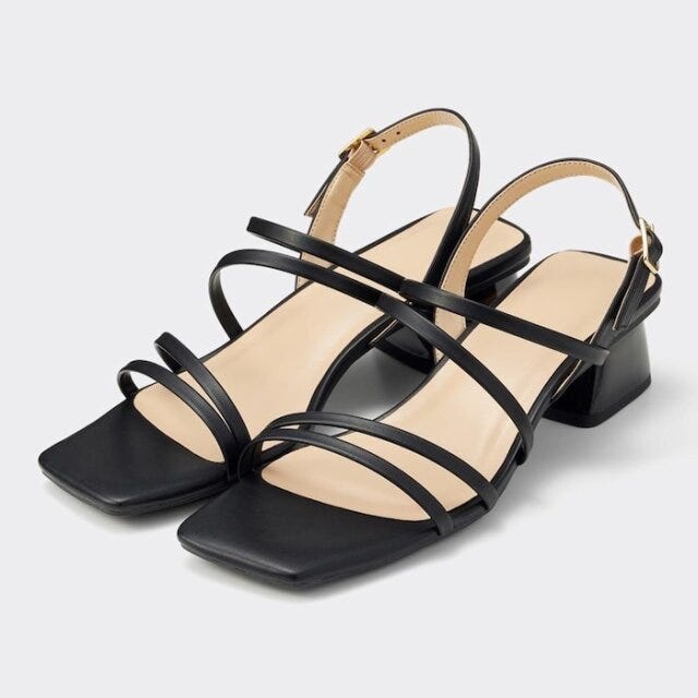 GU　メッシュ×ワイドパンツ　今っぽカジュアル　肌見せ　EccO　イラスト　ナローストラップクリアヒールサンダル