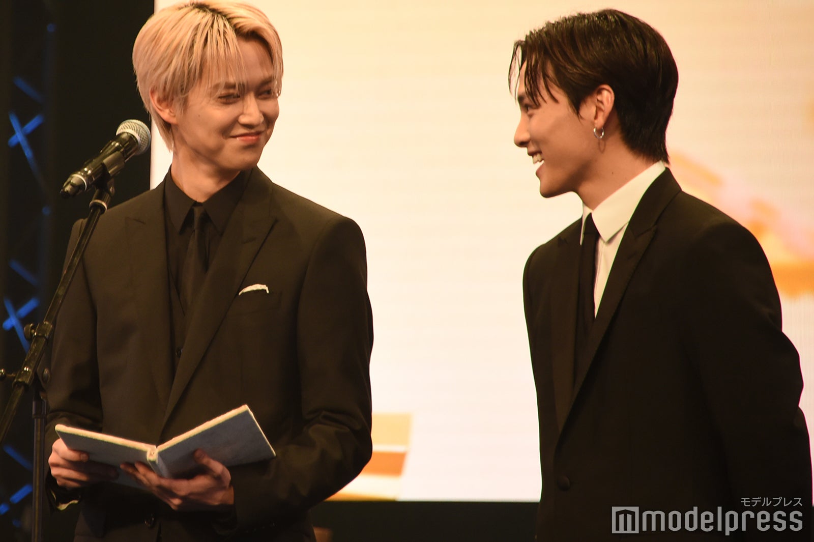 白岩瑠姫、川西拓実（C）モデルプレス