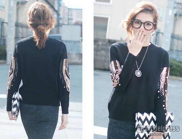 「袖ビジュー・スパンコールデザインスウェット長袖プルオーバートップス」ブラック4,310円 (税込 4,655 円) 送料別／Photo by REALCUBE