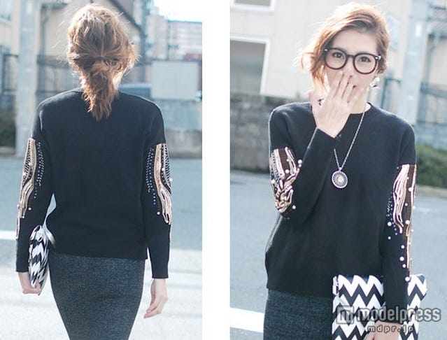 「袖ビジュー・スパンコールデザインスウェット長袖プルオーバートップス」ブラック4,310円 (税込 4,655 円) 送料別/Photo by REALCUBE