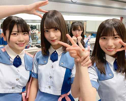 日向坂46小坂菜緒ら、楽屋でのわちゃわちゃ秘蔵カット公開 齊藤京子が“ぶりっ子ポーズ”で写り込み<日向撮VOL.01先行カット>