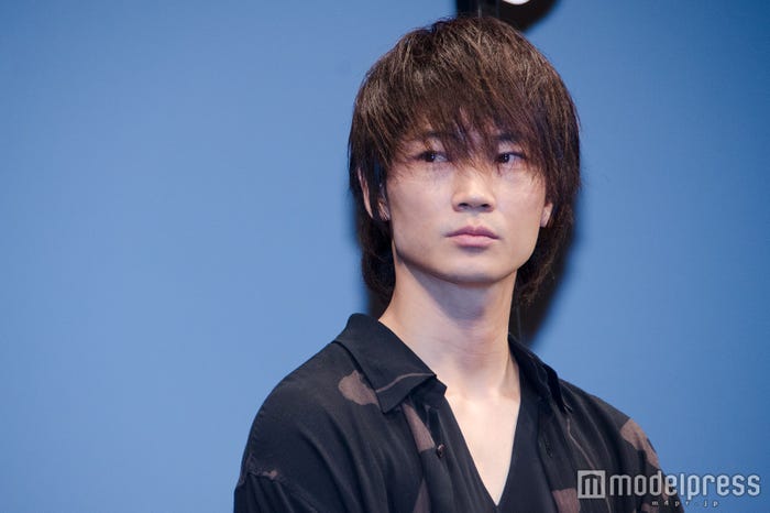 綾野剛(C)モデルプレス