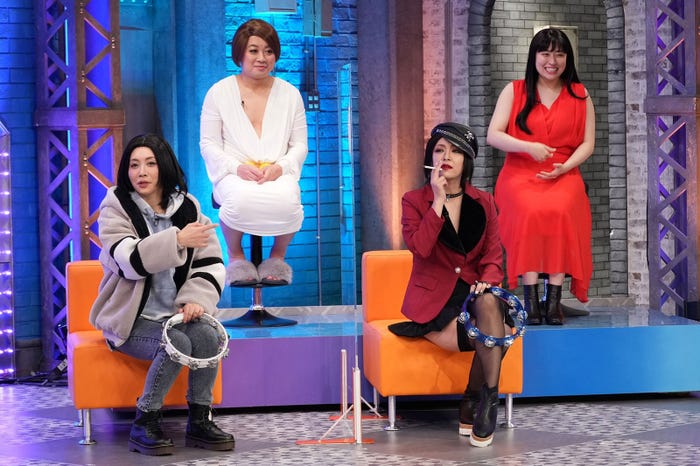 「AIがジャッジ!発音カラオケ」(左から)ミラクルひかる、松尾駿、みかん、丸山礼(C)フジテレビ