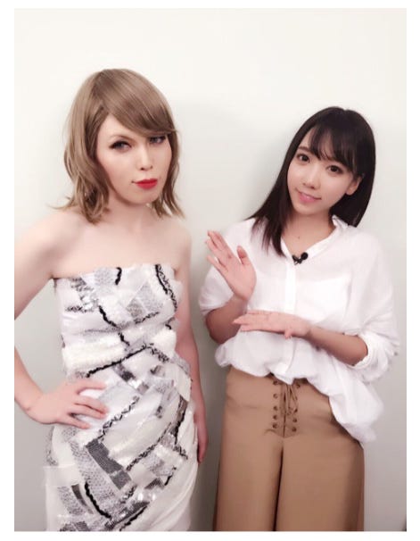ざわちんがテイラー・スウィフト風ものまねメイクを施した誠子・ざわちん/ざわちんオフィシャルブログより