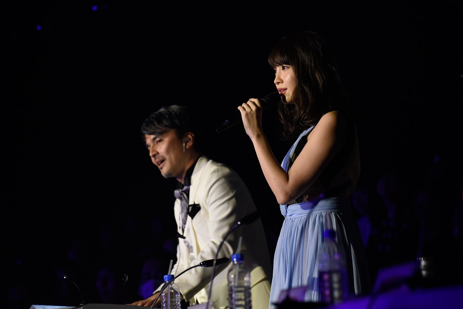 小嶋陽菜、審査員席から異例パフォーマンス＜AKB48紅白対抗歌合戦＞